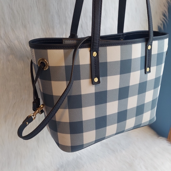Michael Kors checkered Tote and wristlet set. - Picture 4 of 8